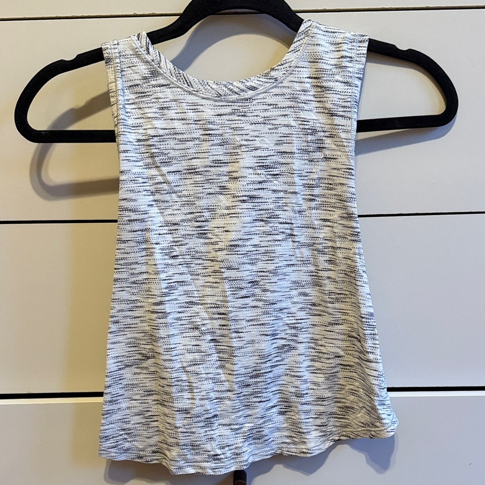 Lululemon athletic tank with open back
